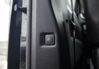 Подержанный автомобиль Peugeot Traveller 2018 года (37 фото)