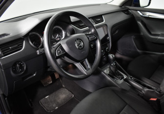 Подержанный автомобиль Skoda Octavia Liftback 2018 года (9 фото)