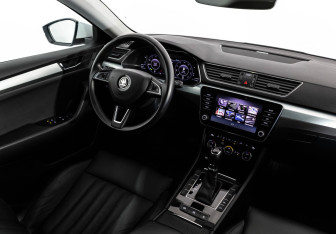 Подержанный автомобиль Skoda Superb Liftback 2019 года (14 фото)