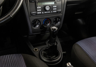 Подержанный автомобиль Ford Fusion 2007 года (11 фото)