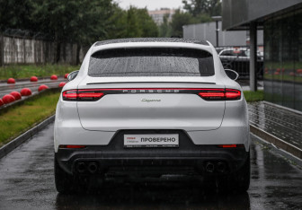 Подержанный автомобиль Porsche Cayenne 2021 года (7 фото)