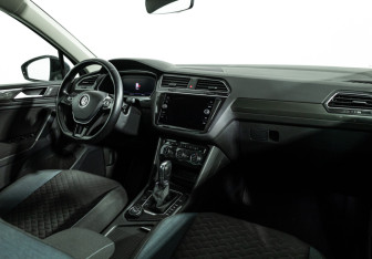 Подержанный автомобиль Volkswagen Tiguan 2019 года (9 фото)