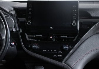 Подержанный автомобиль Toyota Camry Sedan 2021 года (25 фото)