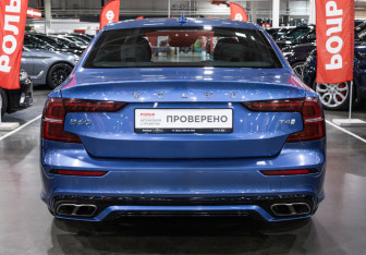 Подержанный автомобиль Volvo S60 2019 года (10 фото)