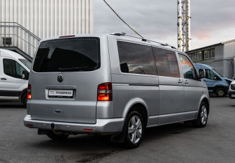 Подержанный автомобиль Volkswagen Transporter Minivan 2005 года (4 фото)