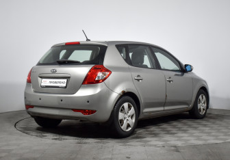 Подержанный автомобиль Kia Ceed Hatchback 2010 года (5 фото)