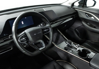 Подержанный автомобиль Omoda C5 2023 года (11 фото)