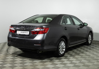 Подержанный автомобиль Toyota Camry Sedan 2014 года (5 фото)