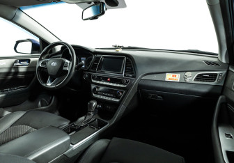 Подержанный автомобиль Hyundai Sonata 2017 года (9 фото)