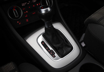 Подержанный автомобиль Audi Q3 2015 года (18 фото)