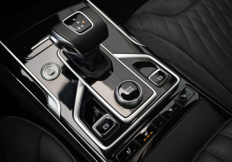 Подержанный автомобиль Hongqi HS5 2024 года (22 фото)