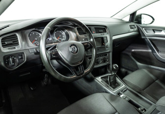 Подержанный автомобиль Volkswagen Golf Hatchback 2013 года (11 фото)