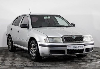Подержанный автомобиль Skoda Octavia Liftback 2001 года (3 фото)