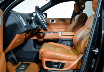 Подержанный автомобиль LiXiang L9 2023 года (11 фото)