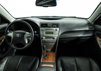 Подержанный автомобиль Toyota Camry Sedan 2010 года (13 фото)