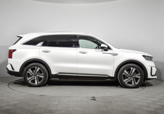 Подержанный автомобиль Kia Sorento 2023 года (4 фото)