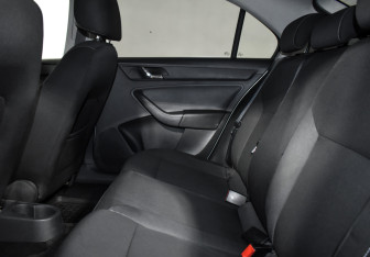 Подержанный автомобиль Skoda Rapid Liftback 2014 года (11 фото)