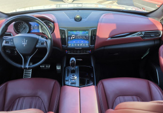 Подержанный автомобиль Maserati Levante 2018 года (16 фото)