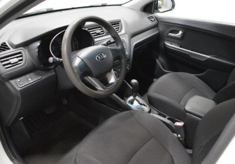 Подержанный автомобиль Kia Rio Sedan 2013 года (10 фото)