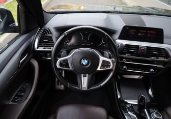 Подержанный автомобиль BMW X3 2021 года (9 фото)