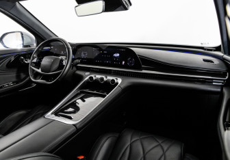 Подержанный автомобиль Exeed RX 2025 года (12 фото)