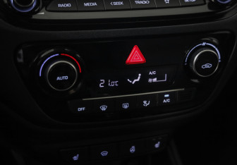 Подержанный автомобиль Hyundai Solaris Sedan 2020 года (16 фото)