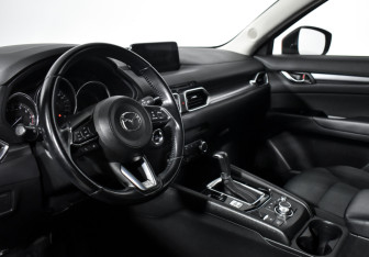 Подержанный автомобиль Mazda CX-5 2017 года (9 фото)