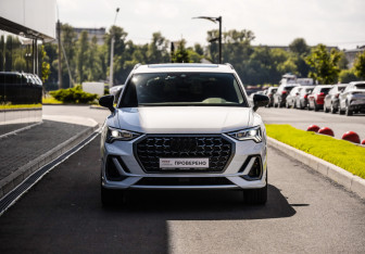 Подержанный автомобиль Audi Q3 2025 года (4 фото)
