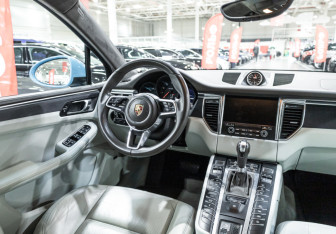 Подержанный автомобиль Porsche Macan 2016 года (23 фото)
