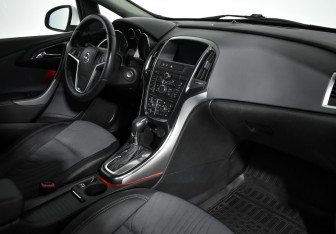 Подержанный автомобиль Opel Astra Hatchback 2014 года (13 фото)