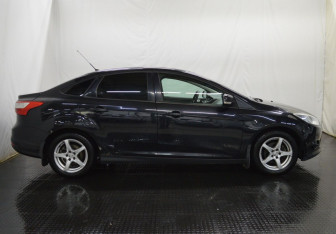 Подержанный автомобиль Ford Focus Sedan 2013 года (4 фото)