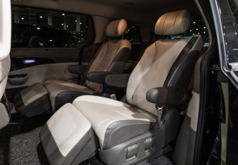 Подержанный автомобиль Kia Carnival 2020 года (29 фото)