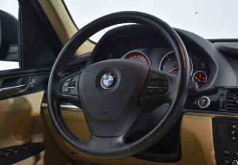 Подержанный автомобиль BMW X3 2015 года (14 фото)