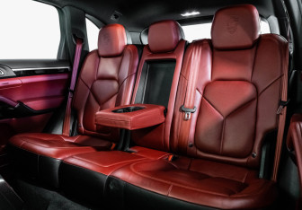 Подержанный автомобиль Porsche Cayenne 2014 года (30 фото)