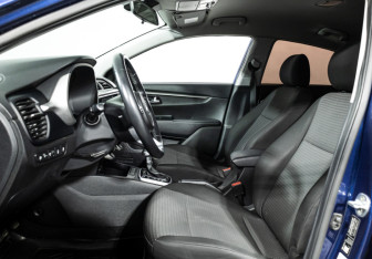 Подержанный автомобиль Kia Rio Sedan 2021 года (20 фото)
