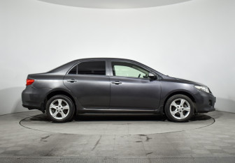 Подержанный автомобиль Toyota Corolla Sedan 2011 года (4 фото)