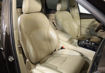 Подержанный автомобиль Audi Q7 2016 года (27 фото)