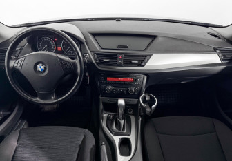 Подержанный автомобиль BMW X1 2014 года (14 фото)