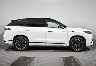 Подержанный автомобиль Jaecoo J8 2024 года (4 фото)