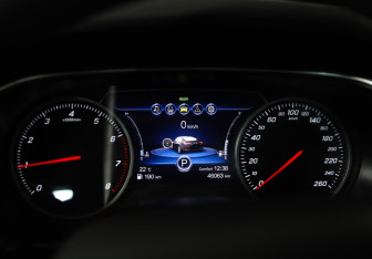 Подержанный автомобиль Hongqi H5 2022 года (12 фото)