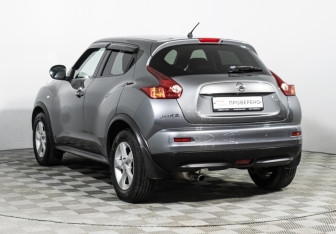 Подержанный автомобиль Nissan Juke 2011 года (7 фото)