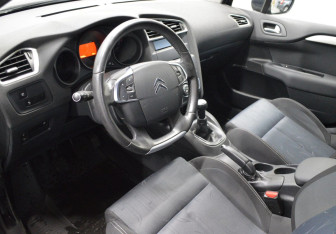Подержанный автомобиль Citroen C4 Hatchback 2012 года (10 фото)