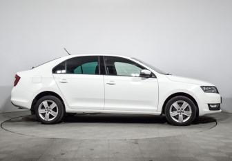 Подержанный автомобиль Skoda Rapid Liftback 2019 года (4 фото)
