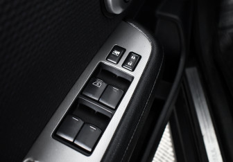 Подержанный автомобиль Nissan Tiida Hatchback 2010 года (10 фото)