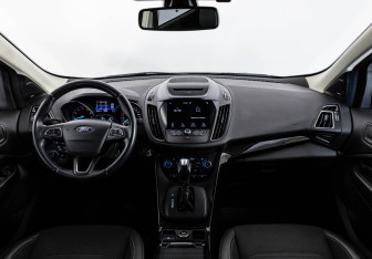 Подержанный автомобиль Ford Kuga 2018 года (11 фото)