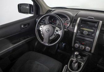 Подержанный автомобиль Nissan X-Trail 2012 года (8 фото)