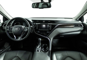 Подержанный автомобиль Toyota Camry Sedan 2018 года (13 фото)