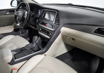 Подержанный автомобиль Hyundai Sonata 2018 года (14 фото)