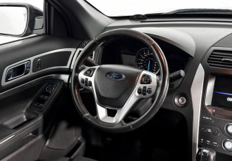 Подержанный автомобиль Ford Explorer 2013 года (17 фото)