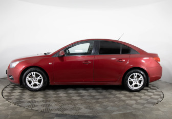 Подержанный автомобиль Chevrolet Cruze Sedan 2010 года (8 фото)